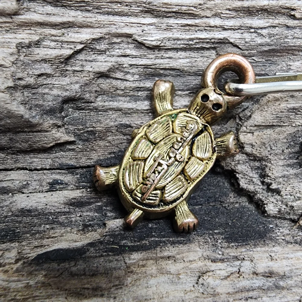 Advante Garde gold toned turtle keychain
